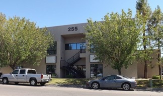 Plus de détails pour 255 W Fallbrook Ave, Fresno, CA - Bureau à louer