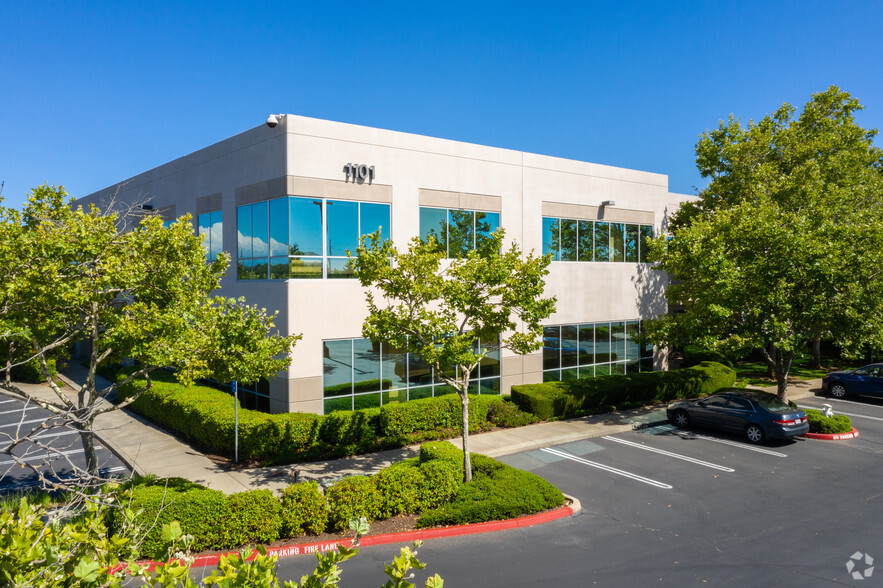 1101 Creekside Ridge Dr, Roseville, CA for lease - Building Photo - Image 1 of 12