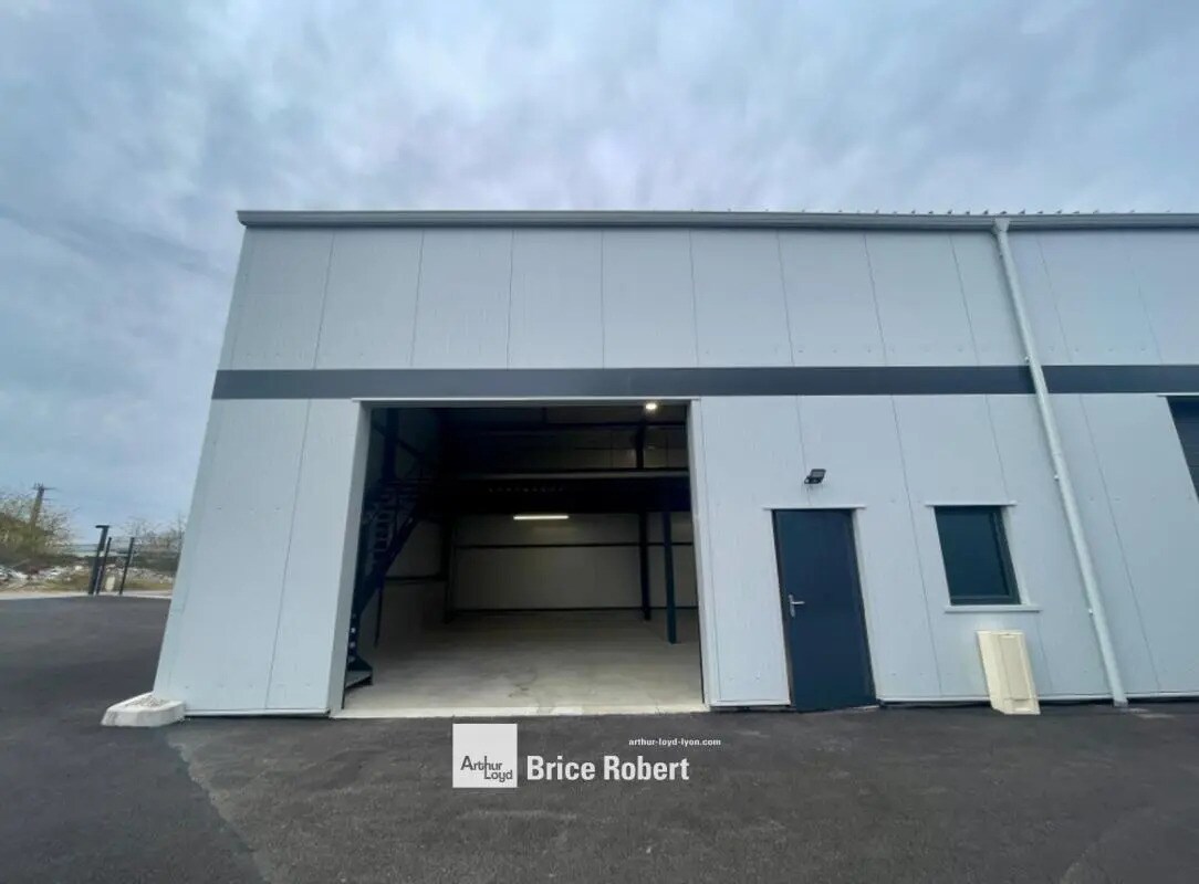 26 Rue Du 8 Mai 1945, Chavanoz for lease Building Photo- Image 1 of 7