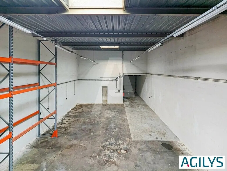 Flex in Chilly-Mazarin for lease - Building Photo - Image 1 of 12