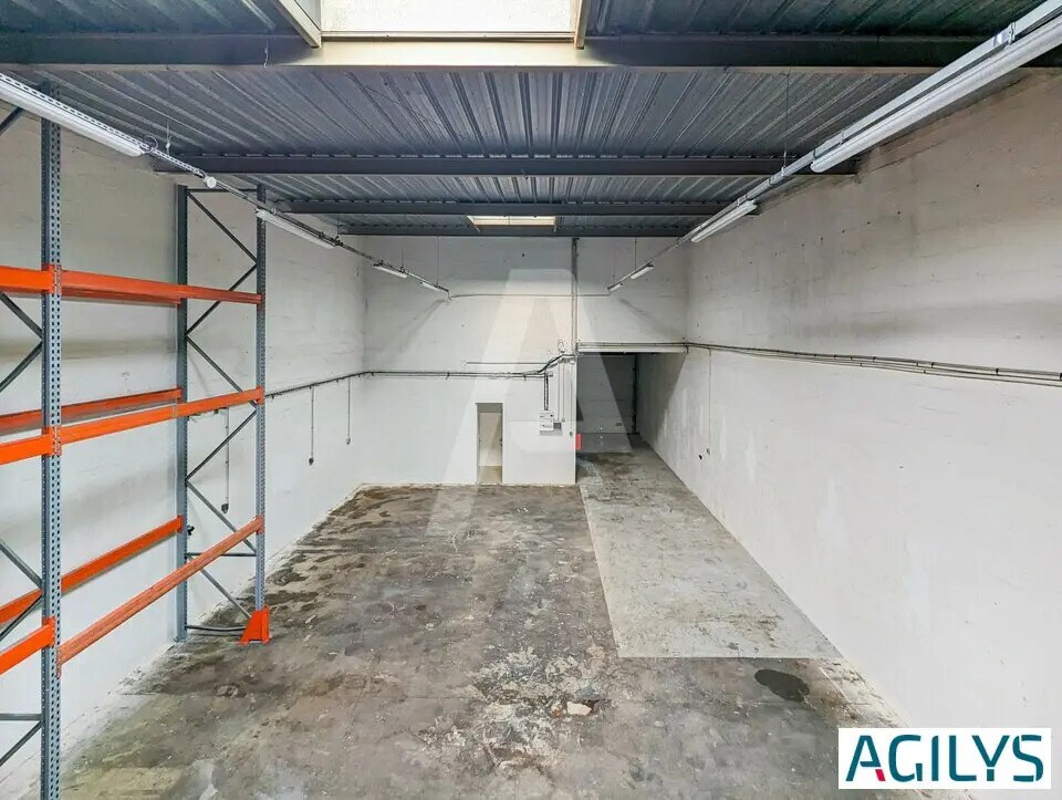 Flex in Chilly-Mazarin for lease Building Photo- Image 1 of 13