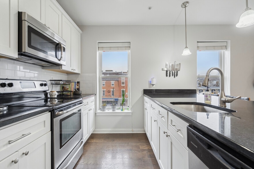 3rd & Girard, Philadelphia, PA for sale - Interior Photo - Image 2 of 16