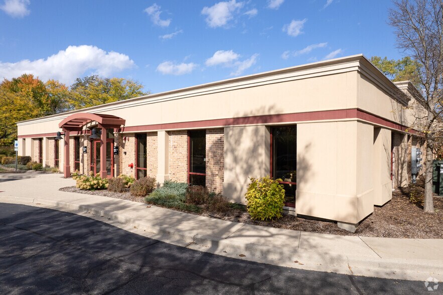 777 Lake Zurich Rd, Barrington, IL à louer - Photo du bâtiment - Image 3 de 12