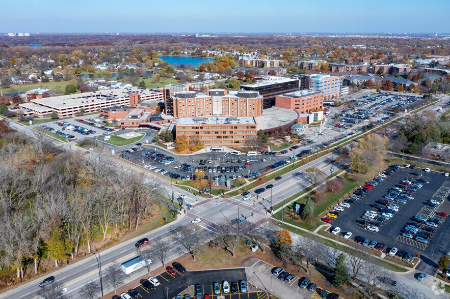 800 Biesterfield Rd, Elk Grove Village, IL à louer - Photo du bâtiment - Image 2 de 6
