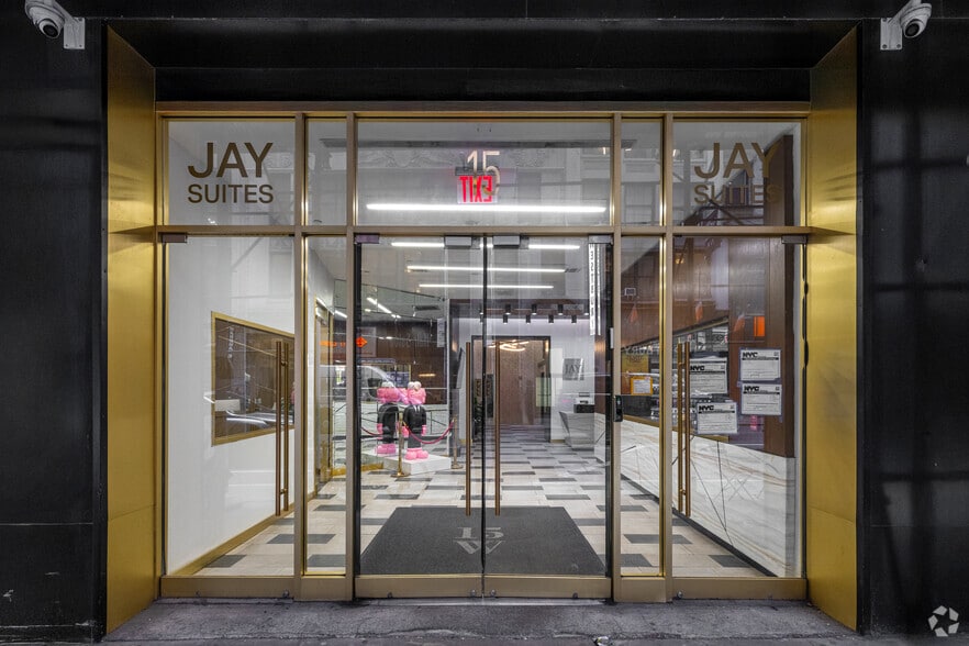 15-17 W 38th St, New York, NY à louer - Photo du bâtiment - Image 3 de 13