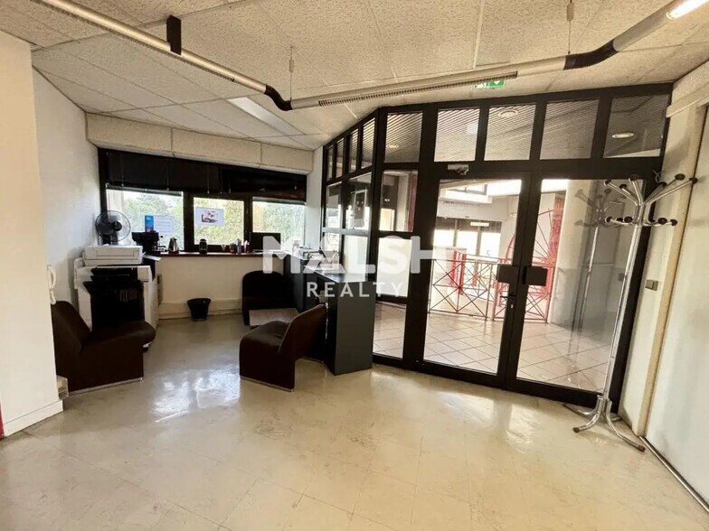 Bureau dans Vénissieux à vendre - Hall d’entrée - Image 2 de 9