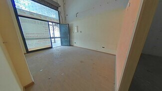 Plus de détails pour Multi-résidentiel à vendre