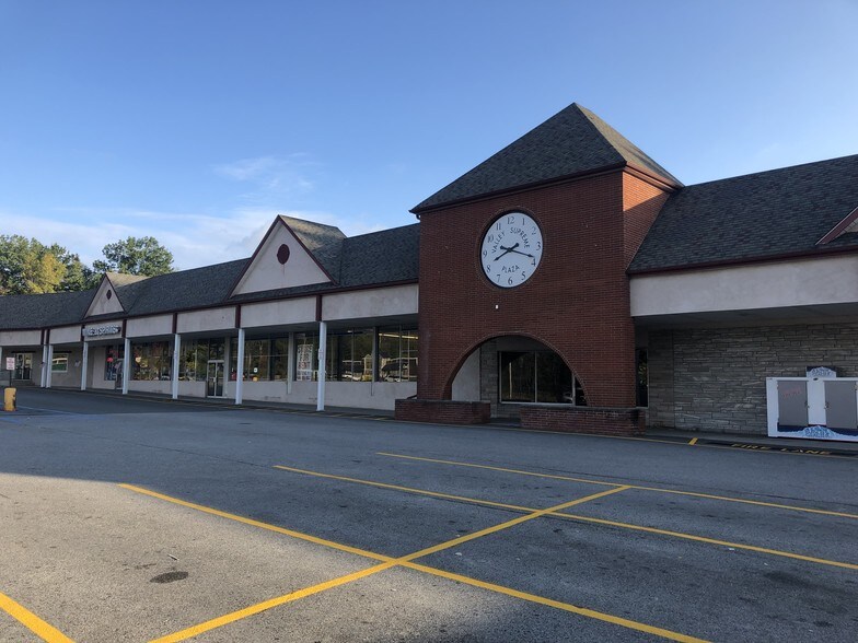 2208-2412 State Route 52, Pine Bush, NY à louer - Photo du bâtiment - Image 3 de 10