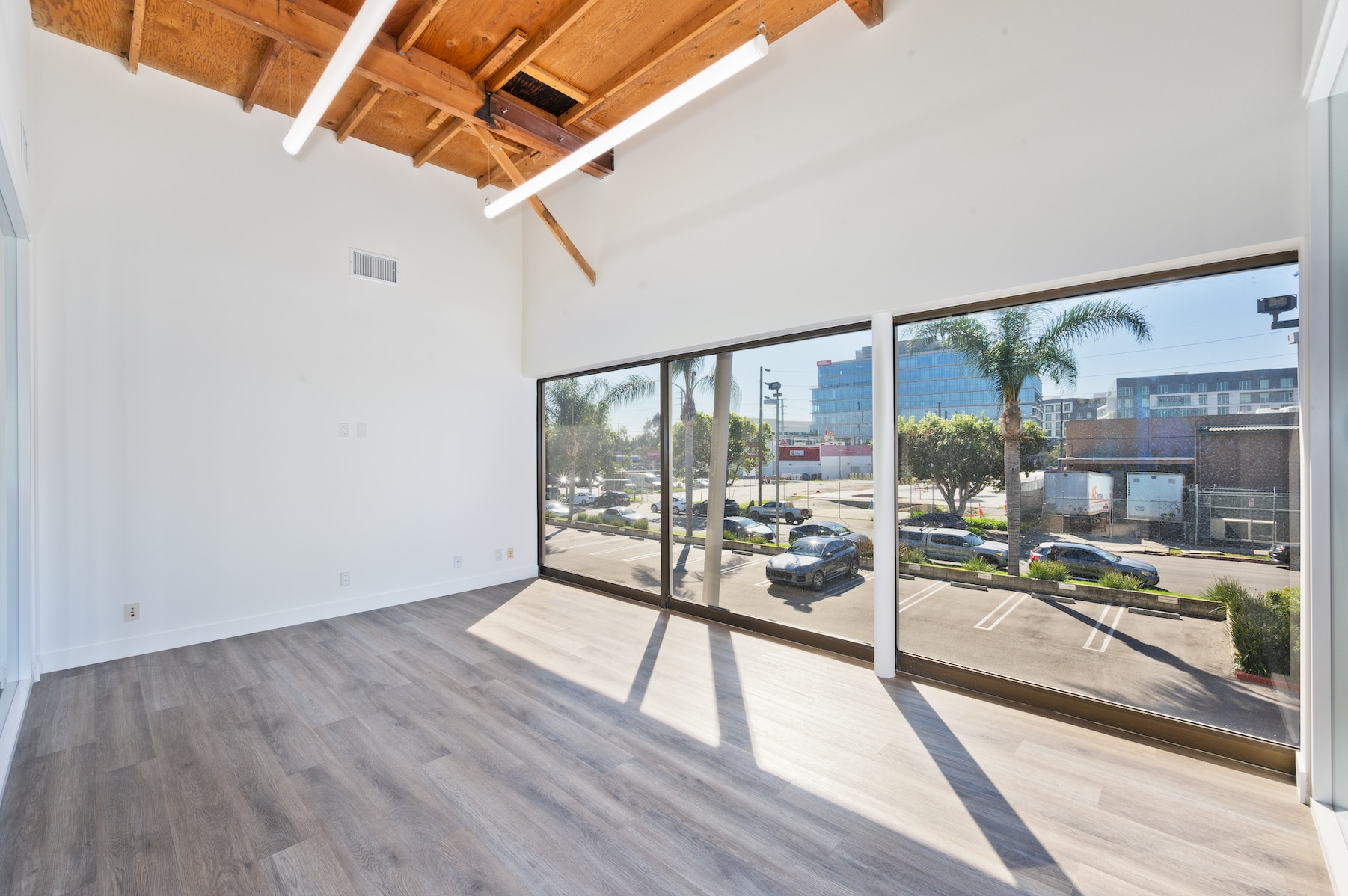 2036-2048 Armacost Ave, Los Angeles, CA à louer Photo intérieure- Image 1 de 3