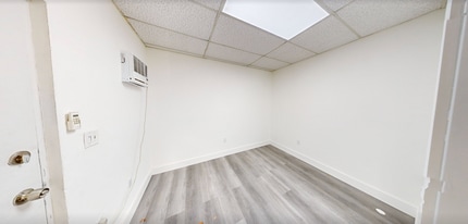 7506-7560 NW 70th St, Miami, FL à louer Photo intérieure- Image 2 de 21