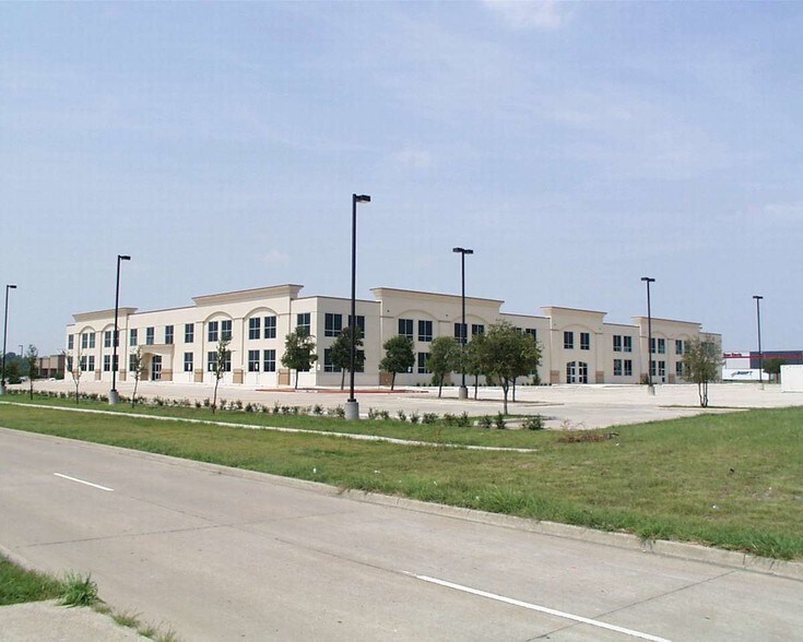1351 E Bardin Rd, Arlington, TX à louer - Photo du bâtiment - Image 3 de 14