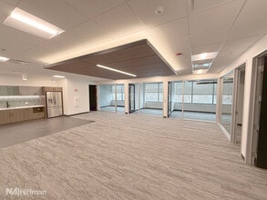 535 E Diehl Rd, Naperville, IL à louer Photo intérieure- Image 2 de 6