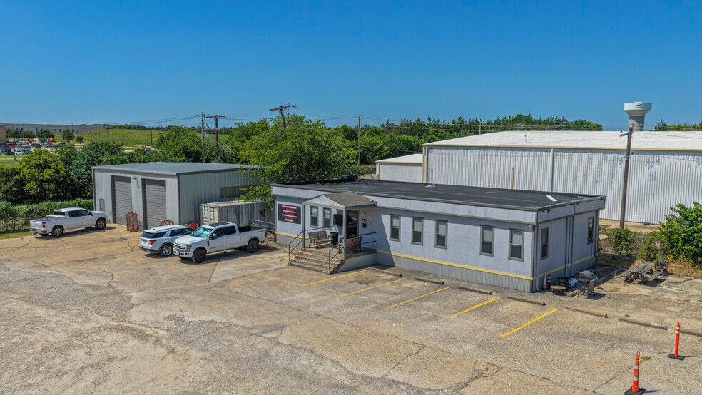 950 Trinity Dr, Mansfield, TX for lease - Building Photo - Image 2 of 35