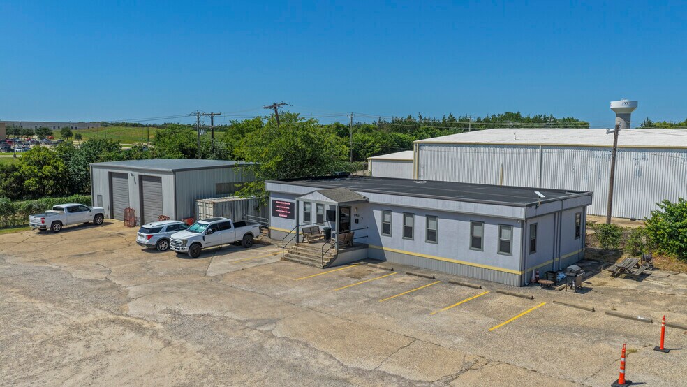 950 Trinity Dr, Mansfield, TX à louer - Photo du bâtiment - Image 2 de 35