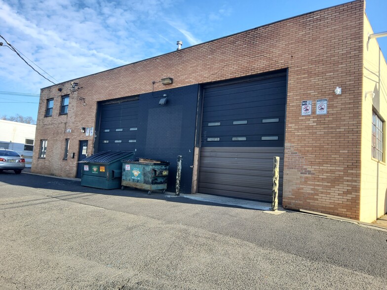 645 Industrial Rd, Carlstadt, NJ à vendre - Photo du bâtiment - Image 1 de 1