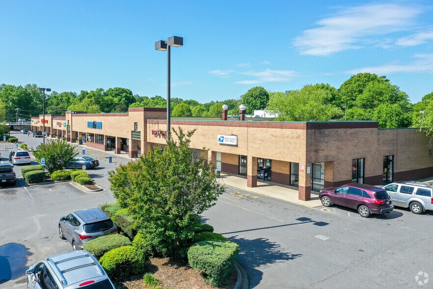 2117-2127 Beatties Ford Rd, Charlotte, NC à louer - Photo principale - Image 2 de 8