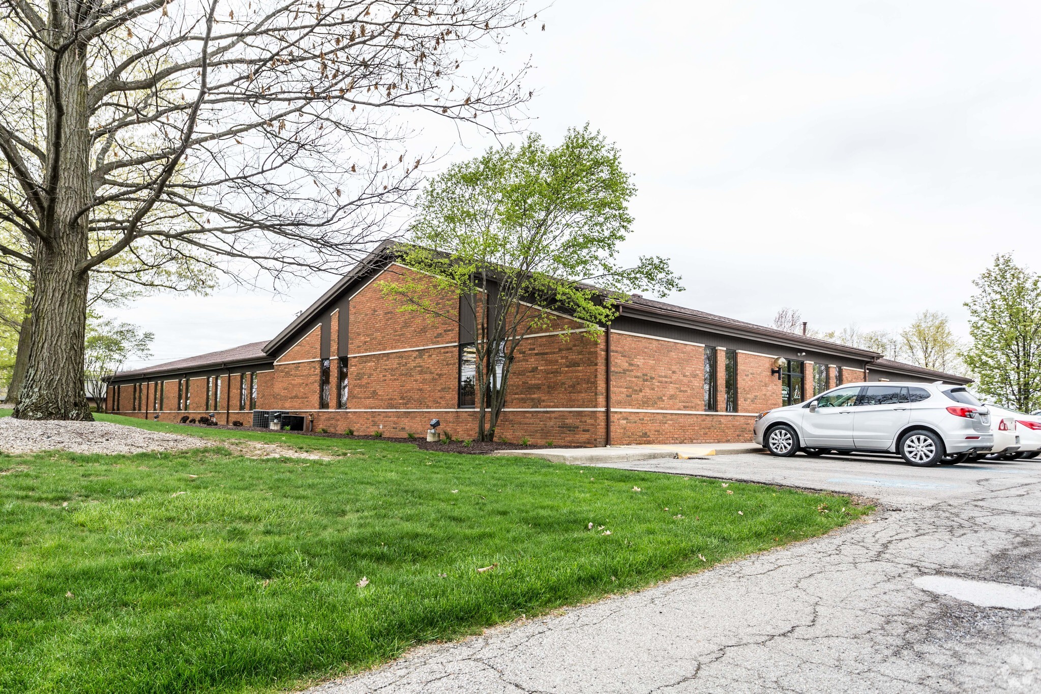 2260-2268 Village Mall Dr, Mansfield, OH for sale Primary Photo- Image 1 of 1