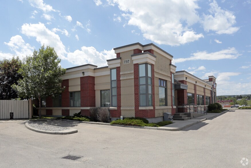 757 57th Ave NE, Calgary, AB for sale - Primary Photo - Image 1 of 1