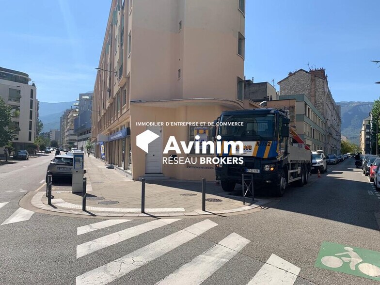 Commerce de détail dans Grenoble à louer - Photo du bâtiment - Image 3 de 8