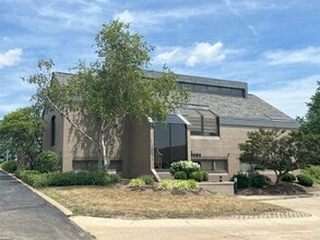 4181 Holiday St NW, North Canton, OH à louer Photo intérieure- Image 2 de 4