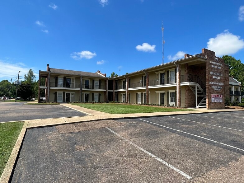 1991 Lakeland Dr, Jackson, MS for sale - Building Photo - Image 2 of 5