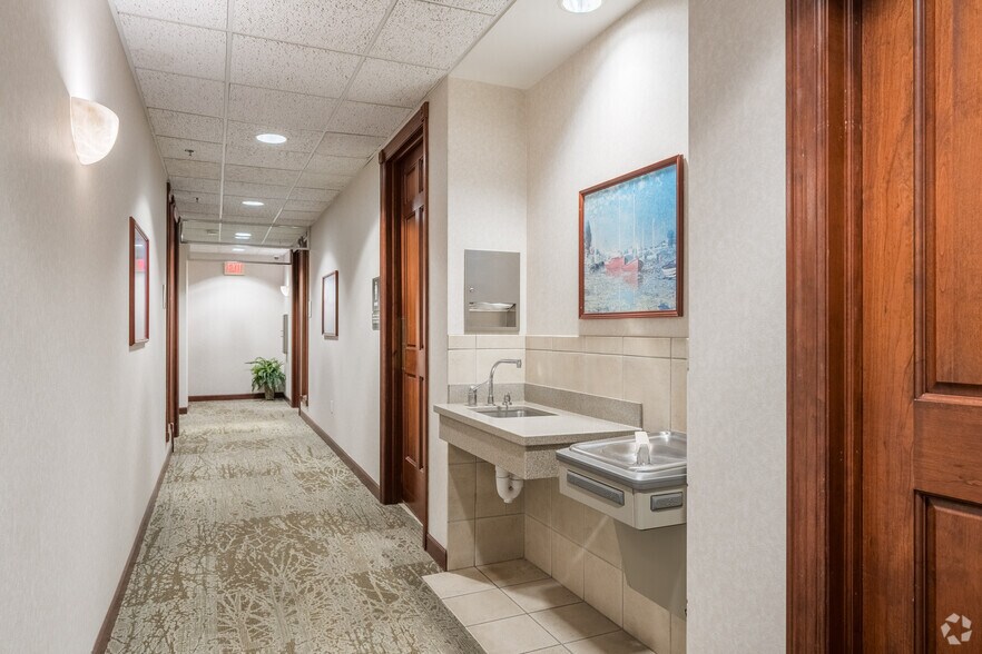 15600 Wayzata Blvd, Wayzata, MN à louer - Photo intérieure - Image 3 de 7