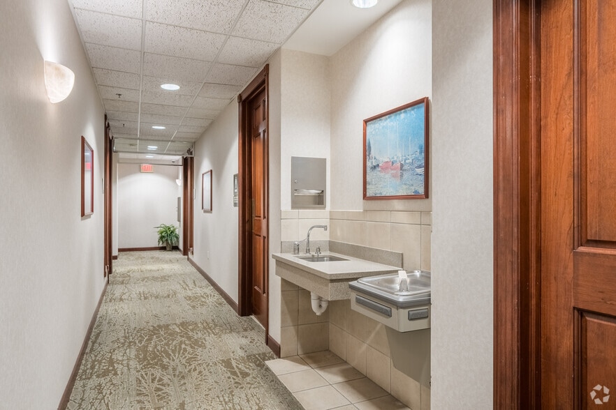 15600 Wayzata Blvd, Wayzata, MN à louer - Photo intérieure - Image 3 de 7
