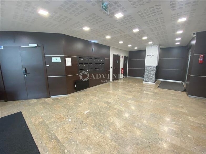 Bureau dans Lognes à louer - Hall d’entrée - Image 2 de 10