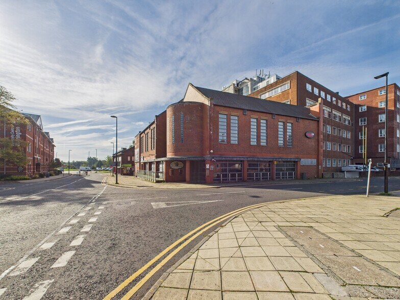 St. Austins Ln, Warrington à louer - Photo du bâtiment - Image 2 de 2
