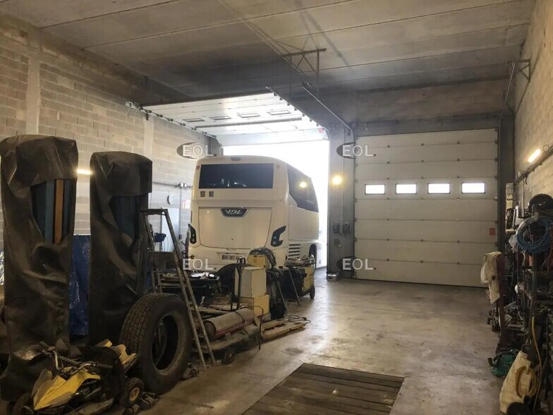 Industrial in Santeny for sale - Building Photo - Image 3 of 8