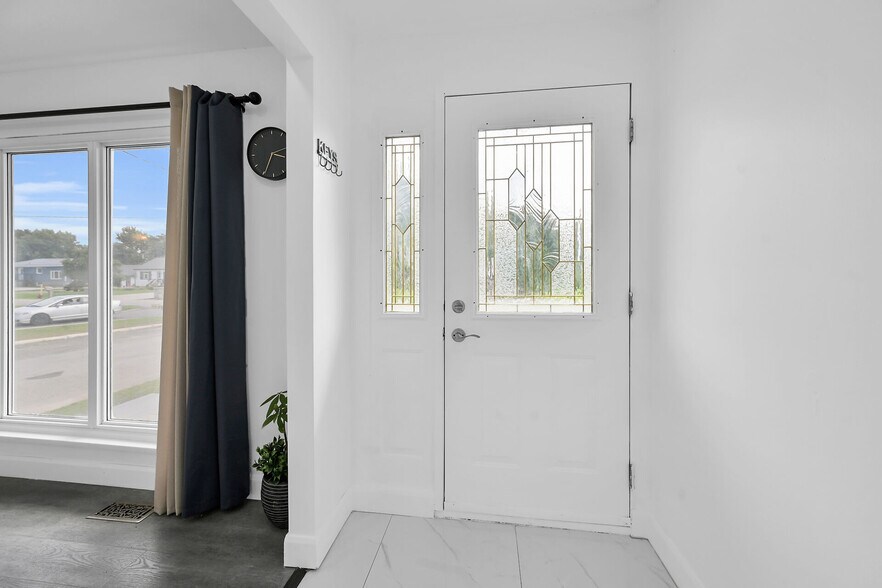 6540 Twenty Rd, Hamilton, ON à vendre - Photo du bâtiment - Image 3 de 71