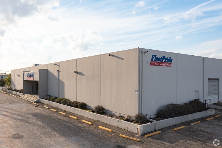 9133-9139 Wallisville Rd, Houston, TX à louer - Photo du bâtiment - Image 2 de 6