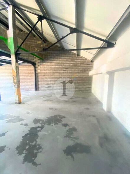 Flex in Lille for lease - Interior Photo - Image 2 of 5