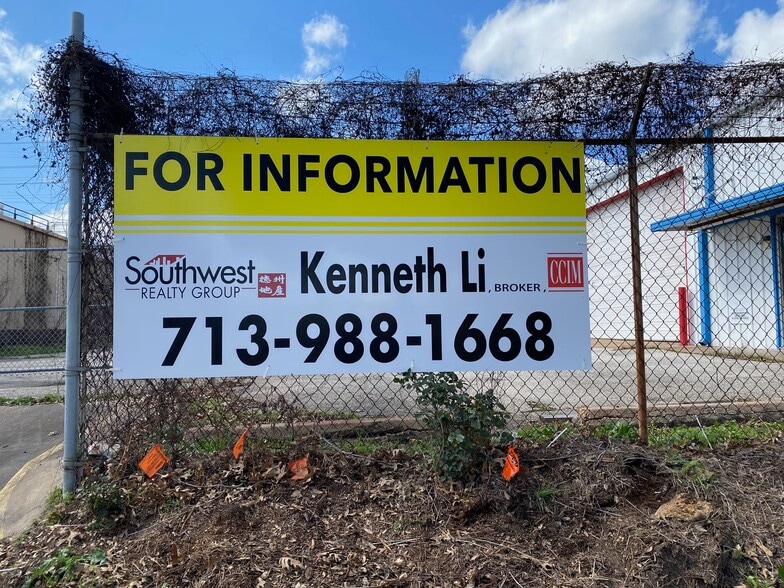 6730 Wilcrest Dr, Houston, TX for lease - Building Photo - Image 2 of 12