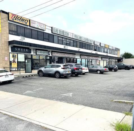 300 Hempstead Tpke, West Hempstead, NY for lease - Building Photo - Image 1 of 2