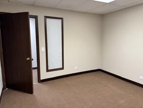 800 W Central Rd, Mount Prospect, IL for lease Interior Photo- Image 2 of 3