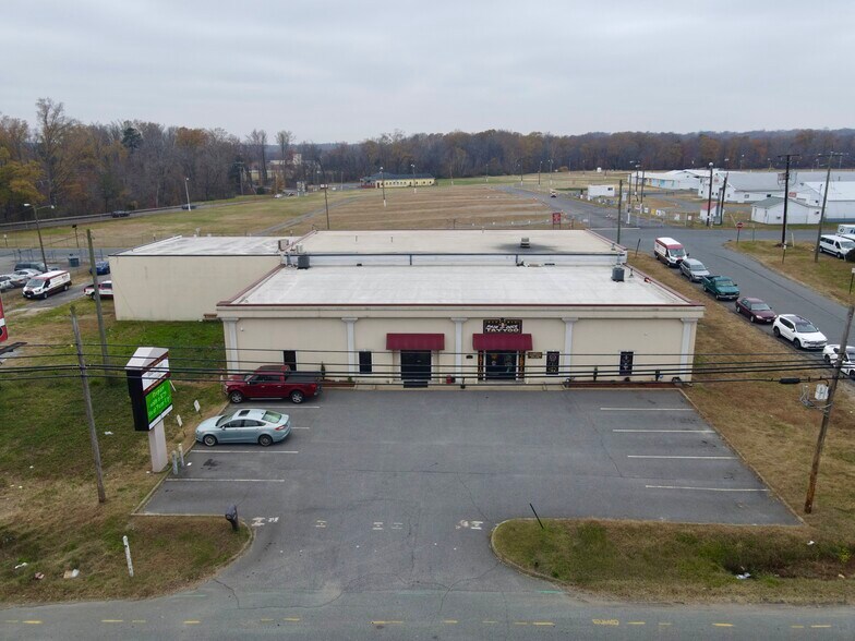 1901 Dixon St, Fredericksburg, VA à louer - Photo du bâtiment - Image 2 de 13
