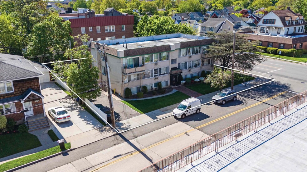 Rockville Centre Multifamily Portfolio portfolio of 5 properties for sale on LoopNet.ca - Building Photo - Image 3 of 5