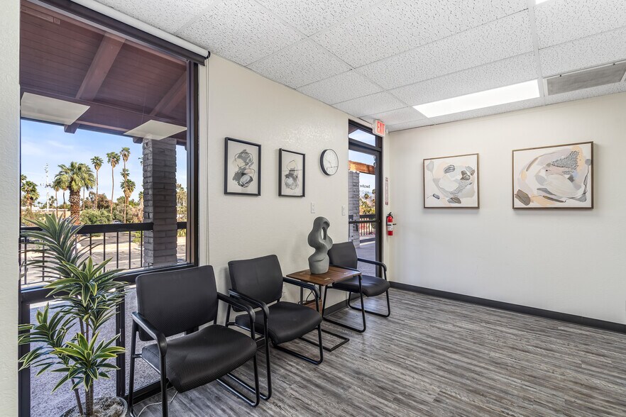 2825 E Tahquitz Canyon Way, Palm Springs, CA à louer - Hall d’entrée - Image 3 de 7