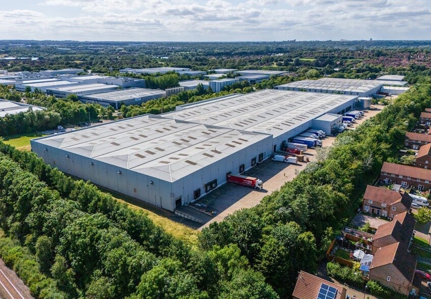 Bradbourne Dr, Milton Keynes à louer - Photo du bâtiment - Image 2 de 2