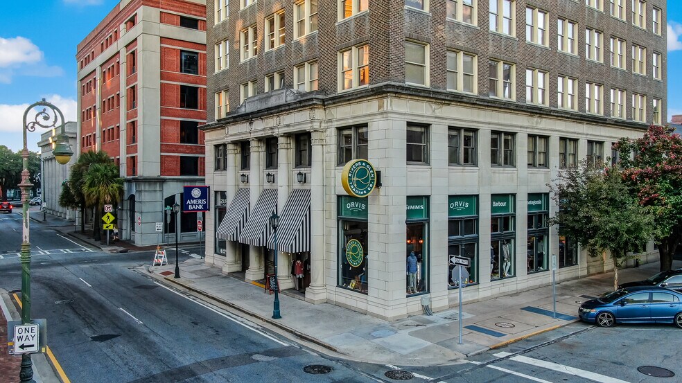 24 Drayton St, Savannah, GA à louer - Photo du bâtiment - Image 3 de 12