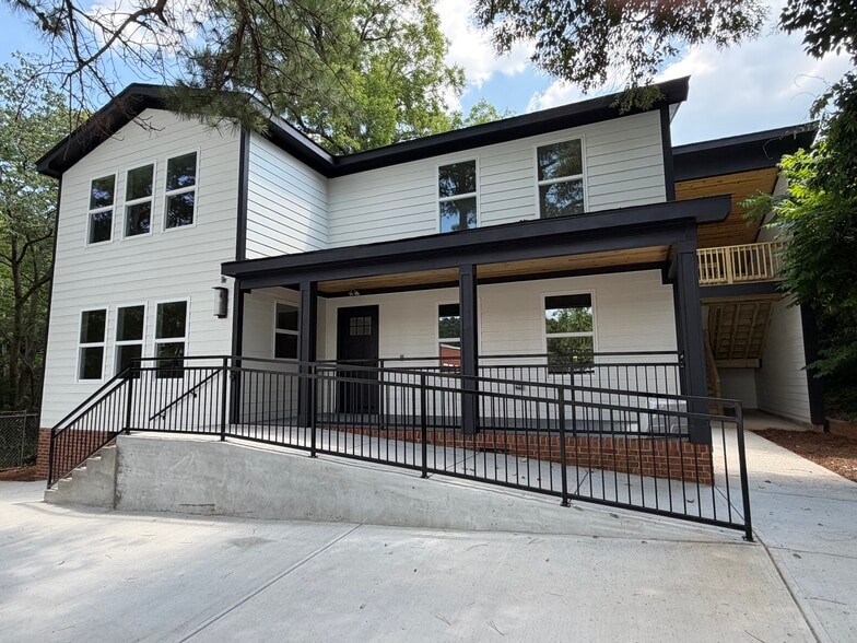 84 E. Chatham St, Pittsboro, NC for lease - Primary Photo - Image 1 of 6