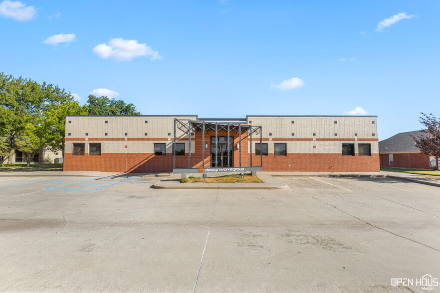 2633 Plaza Pky, Wichita Falls, TX for sale - Primary Photo - Image 1 of 42