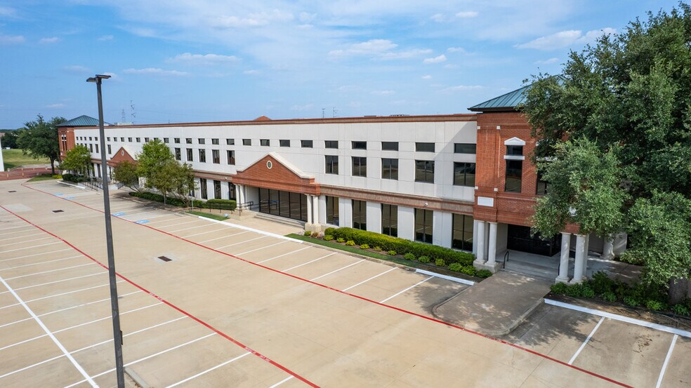 6221 Riverside Dr, Irving, TX à louer - Photo du bâtiment - Image 2 de 17
