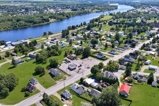 Plus de détails pour 232 Main St, Van Buren, ME - Commerce de détail à vendre