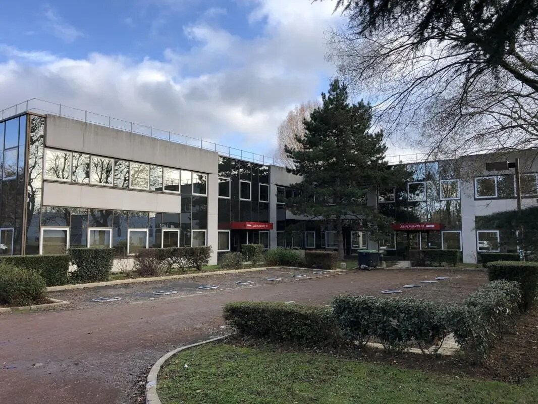 Office in Tremblay-en-France for lease Building Photo- Image 1 of 20