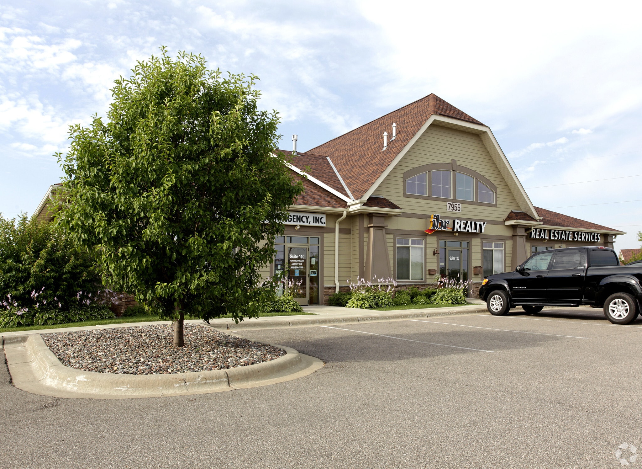 7955 Stone Creek Dr, Chanhassen, MN for sale Primary Photo- Image 1 of 17