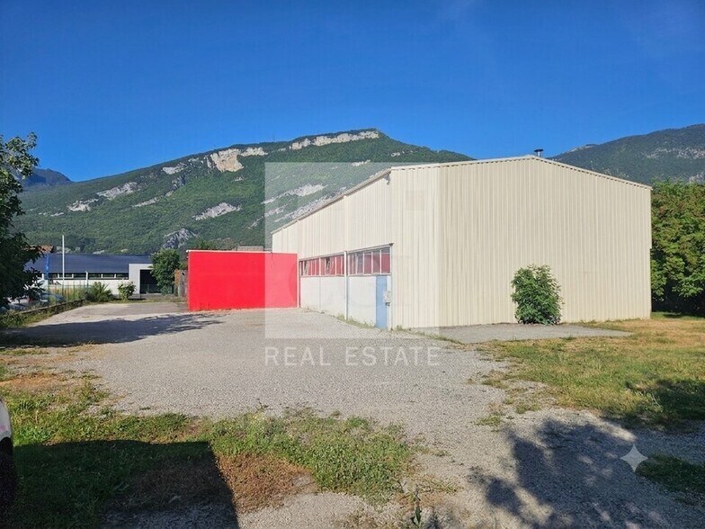 Flex in Sassenage for lease - Building Photo - Image 3 of 4