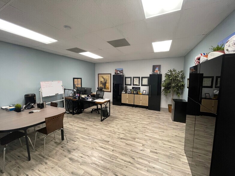 9434 Katy Fwy, Houston, TX for lease - Interior Photo - Image 2 of 12