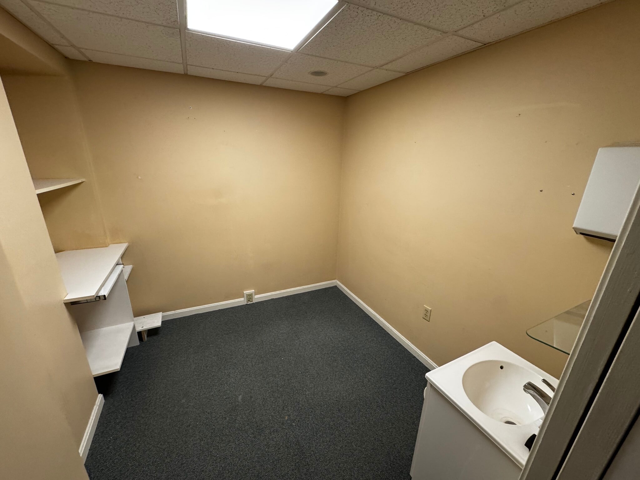 152 Russell St, Worcester, MA for lease Interior Photo- Image 1 of 7